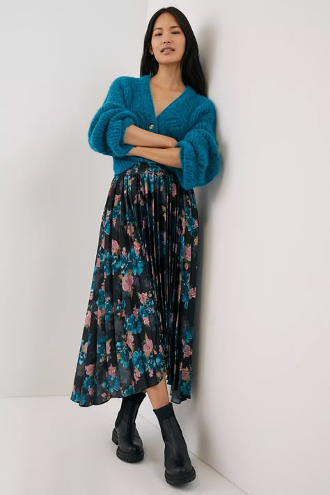 Maxi Skirt Winter, Anthropologie Clothing, Anthropologie Style, Maxi Skirt Outfits, Look Retro, Cool Winter, Neue Outfits, Quirky Fashion, Pleated Maxi Skirt