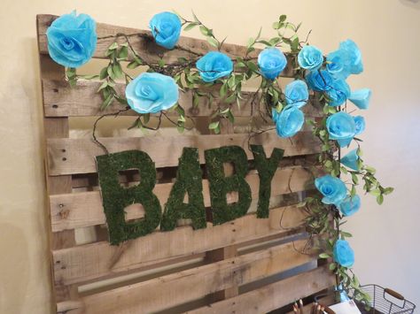 Pallet created with hand dyed/made coffee filter flowers for baby shower Pallet Baby Shower Decor, Wooden Flower Baby Shower, Blue Hawaiian Punch, Blue Punch, Picnic Baby Showers, Coffee Filter Flowers, Baby Shower Deco, Baby Shower Decorations For Boys, Baby Shower Photos