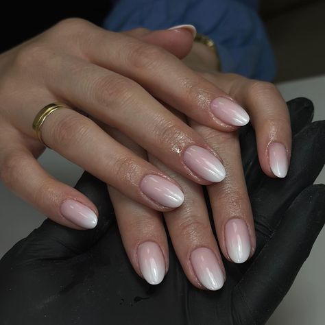 25 Pastel Ombre Nails to Inspire Your Next Manicure in 2024 - divagaze.com Winter Gradient Nails, Ombré Short Nails, Pastel Ombre Nails, Short Ombre Nails, Ombre Nails Short, French Manicure Short Nails, Short Ombre, Pastel Ombre, Face Charts