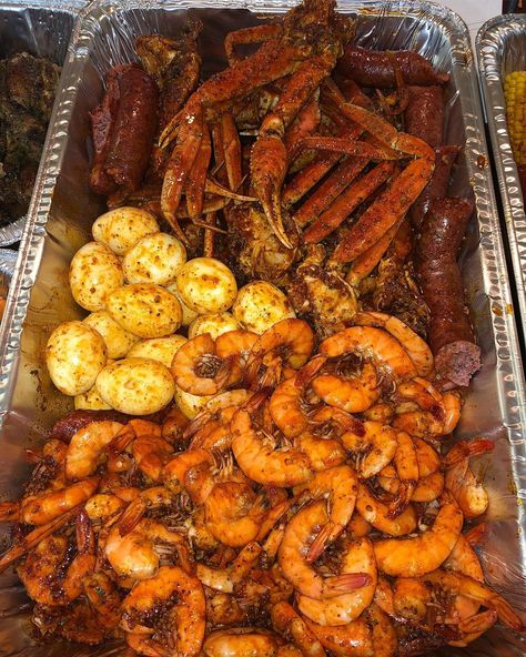 S/o to one of my fav customers @imsomocity big fuckin seafood boil for my boy birthday, book your party and events with me! #SeafoodBoil… Seafood Boil Recipes, Boiled Food, Yummy Seafood, Soul Food Dinner, Food Babe, Seafood Boil, Food Therapy, Yummy Comfort Food, Andouille