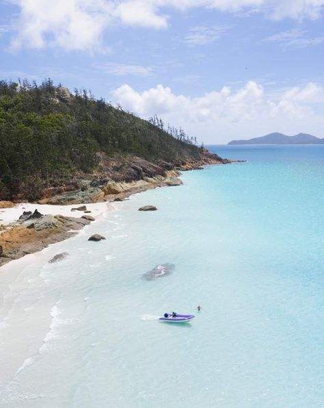 Whitehaven Beach Australia, Whitehaven Beach, Whitsunday Islands, Beach Book, Airlie Beach, Beach Australia, Tropical Rainforest, Take A Hike, Turquoise Water