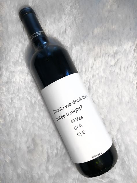 Funny Wine Labels Hilarious, Wine Labels Funny, Wine Thanksgiving, Funny Wine Bottle Labels, Friendsgiving Decor, Funny Wine Labels, Valentines Day Wine, Thanksgiving Wine, Wine Stickers