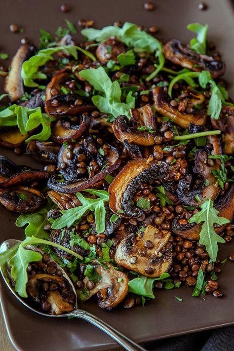 Mushroom Lemon and Lentil Salad Recipe Lemon Lentil, Lentil Mushroom, Sandwich Vegetarian, Lentil Salad Recipes, Mushroom Salad, Lentil Salad, Vegan Salad, Meatless Meals, Vegan Eating