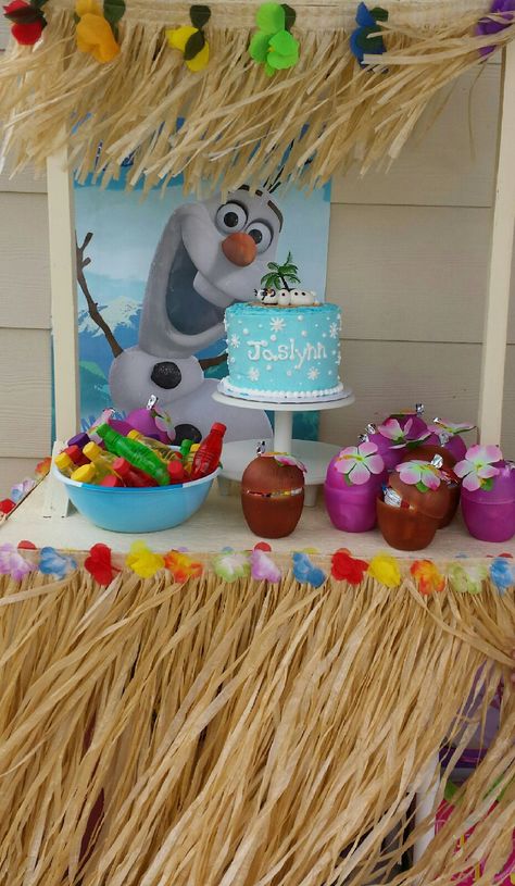 Olaf beach oasis party Olaf In Summer Birthday Party, Olaf Summer Birthday Party, Olaf Summer Party, Olaf Birthday Party, Olaf Summer, Frozen Fever Party, Olaf Party, Combined Birthday Parties, Olaf Birthday