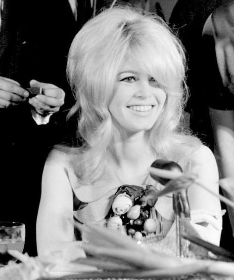 Bridget Bardot Makeup, Bridget Bardot Hair, Bardot Makeup, 60’s Hair, Hair Without Bangs, Brigitte Bardot Hair, Big Hair Tutorials, Bardot Hair, Bridgette Bardot