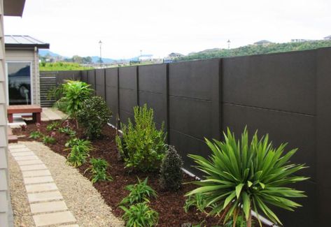 Concrete Garden Wall, Modular Fence, Backyard Fence Ideas, Painted Concrete, Solid Wall, Small Fence, Black Concrete, Natural Fence, Yard Fence