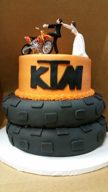 Groom cake, dirt bike tires KTM runaway bride and groom Motocross Wedding, Motocross Cake, Dirt Bike Wedding, Dirt Bike Cake, Masculine Cake, Motorcycle Birthday Cakes, Tire Cake, Bike Cake, Groom Cakes