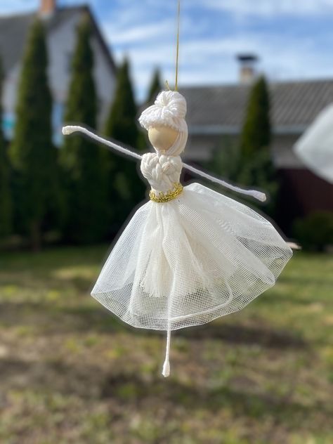 Macrame Ballerina, Stick Dolls, Diy Christmas Angel Ornaments, Diy Yarn Dolls, Macrame Dolls, Macrame Doll, Sellable Crafts, Angel Dolls, Christmas Angel Ornaments