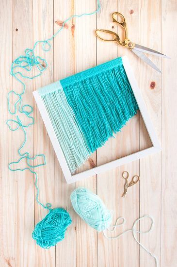 15 Gorgeous Woven Yarn Wall Hangings - Make and Takes Boho Yarn, Yarn Project, Yarn Hanging, Yarn Wall Art, Unique Yarn, Yarn Wall, Diy Yarn, Diy Yarn Crafts, Yarn Wall Hanging