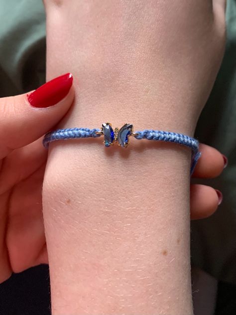 Aesthetic Braided Bracelets, Macrame Bracelet Aesthetic, Blue Gift Aesthetic, Thread Bracelet Aesthetic, Butterfly Friendship Bracelet, Butterfly Seed Bead, Macrame Braiding, Threaded Bracelet, Bracelet Making Tutorial