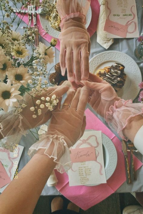 #bridgerton #picnic #picnicideas #dinner #birthdayparty #annewithane Bridgerton Theme Party, Bridgerton Picnic, Bridgerton Theme, 20th Birthday Party, Garden Party Birthday, Tea Party Theme, 24th Birthday, Tea Party Bridal Shower, Bridal Shower Tea