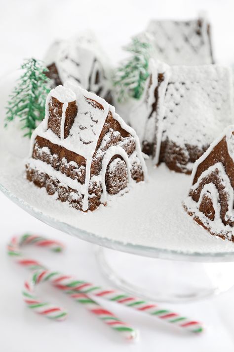 Gift This! Mini Gingerbread Bundt Cakes | Sprinkle Bakes Gingerbread House Cake, Buttermilk Frosting, Festive Cocktail Recipes, Dessert Holiday, Perfect Christmas Dessert, Cinnamon Buttercream, Cookie Gingerbread, Gingerbread Diy, Sugared Cranberries