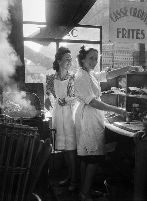 Leni Riefenstahl, Willy Ronis, Heartwarming Photos, Edward Weston, Robert Doisneau, Old Paris, Paris Pictures, Richard Avedon, Paris Photography