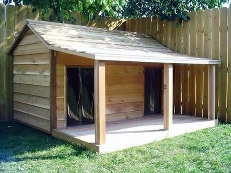 Dog House Diy Outdoor, Double Dog House, Dog House With Porch, Build A Dog House, Dogs Diy Projects, Diy Dog Kennel, Large Dog House, Dog House Plans, Outdoor Dog House