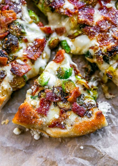 Meat Pizza, Bacon Pizza, Skillet Pizza, Easy Skillet, European Recipes, Savory Food, Sprouts With Bacon, Pizza Recipes Homemade, Flatbread Pizza