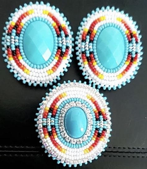 Native Beaded Earrings Round, Cab Earrings, Brick Stitch Pattern Earring, Medallion Earrings, Beadwork Ideas, Beautiful Beaded Earring, Native Beading, Seed Bead Jewelry Patterns, Native Beading Patterns