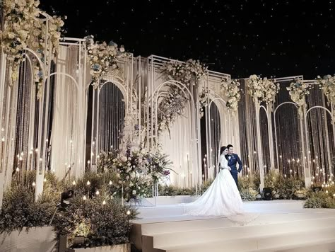 Wedding Decorations Stage, Indoor Wedding Decorations, Reception Stage Decor, Gold Ideas, Wedding Stage Backdrop, Wedding Stage Decor, Indoor Wedding Receptions, Rustic Wedding Decorations, Wedding Ceremony Ideas