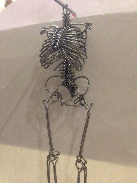 Art Fer, Wire Art Sculpture, Diy Wire Jewelry, Wire Work Jewelry, A Level Art, Wire Sculpture, Wire Crafts, Anatomy Art, Wire Art