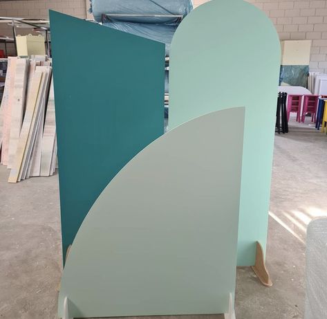 Diy Arch Backdrop Panel, Sail Board Backdrop Diy, Diy Foam Board Arch Backdrop, Foam Board Arch Backdrop, Diy Plywood Arch Backdrop, Blue Arch Backdrop Panels, Balloon Flower Decorations, Arched Wall Decor, Photography Studio Decor