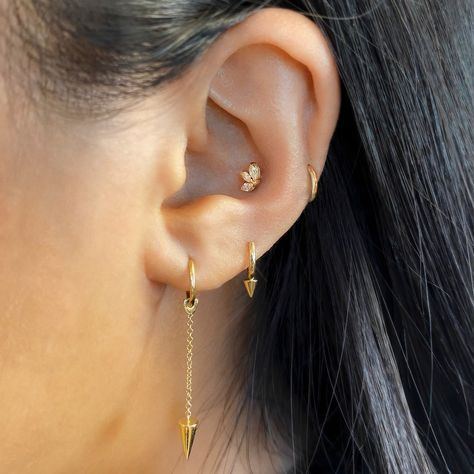 Minimalist Piercings, Metal Magic, Unique Ear Piercings, Conch Stud, Piercings Ideas, Conch Jewelry, Curated Ear, Pretty Ear Piercings, Maria Tash