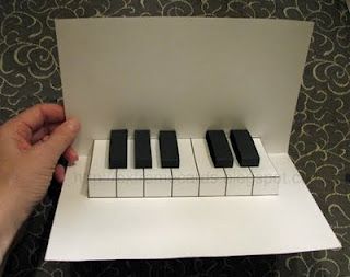 Easy Piano Pop Up Card Mechanical Cards, Musical Cards, Pop Up Art, Music Crafts, Pop Up Box Cards, Music Teacher Gifts, Piano Keys, Cards Greeting, Fancy Fold Cards