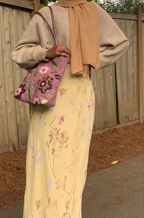 Thrifted outfit, thrift aesthetic, hijabi aesthetic, cute flower dress Aesthetic Vogue, Cute Modest Outfits, Hijabi Fashion Casual, Hijabi Outfits Casual, Modesty Fashion, Muslim Hijab, Hijab Fashion Inspiration, Hijabi Fashion, Muslimah Fashion