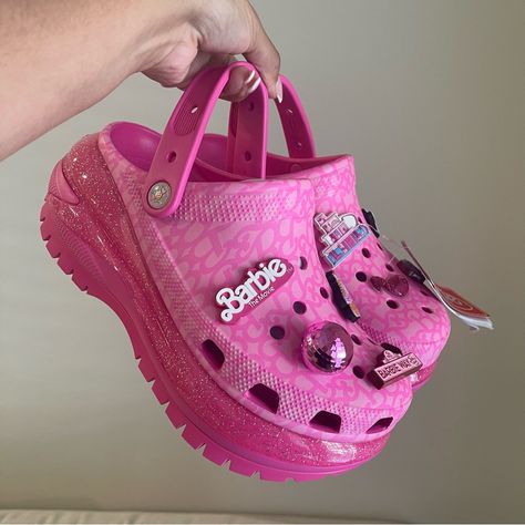 Barbie Mega Crush Crocs Women’s Size 8 Brand New With Tag! These Are A Must Have! Mega Crush Crocs, Crush Crocs, Barbie Crocs, Lavender Outfits, Barbie Merchandise, Charms Crocs, Lavender Outfit, Curvy Casual Outfits, Crocs Women