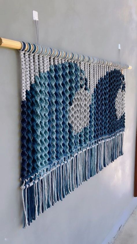 Blue Crochet Ideas, Beach Macrame, Macrame Colorful, Macrame Projects Ideas, Macrame Idea, Macrame Beach, Beach Wall Hanging, Crochet Wall Hanging, Blue Macrame