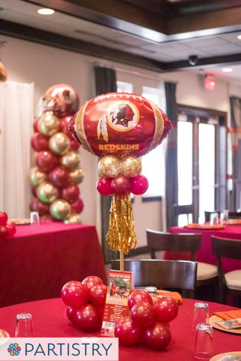 Football Balloon Centerpieces, Nfl Birthday Party Ideas, Auburn Party, 49ers Birthday Party, 49ers Birthday, Football Banquet Centerpieces, Football Party Balloons, Football Dinner, Football Centerpieces