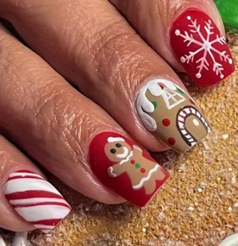 Best Christmas Nails 2023, Gingerbread Nails Christmas, Gingerbread Christmas Nails, Christmas Nails Gingerbread, Christmas Naildesign, Elf Nails, Cosmetology Nails, Christmas Pedicure, Gingerbread Nails