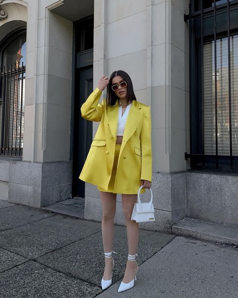 Yellow Blazer Outfit, Women Office Outfits, Aesthetic Outfit Ideas, Office Outfits Women, Yellow Outfit, Outfit Look, Work Wear Women, Blazer Outfits, Yellow Fashion