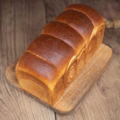 Japanese Milk Bread Recipe, Bread Calories, Hokkaido Milk Bread, Japanese Milk Bread, Milk Bread Recipe, Milk Bread, Types Of Bread, Yeast Bread, 2000 Calorie Diet