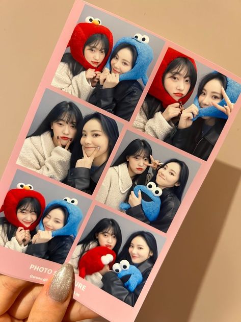 Photobox Pose, Korean Photo, Photobooth Pictures, 사진 촬영 포즈, Going On A Date, Korea Travel, Photo Styling, Cute Selfie Ideas, Friend Photos