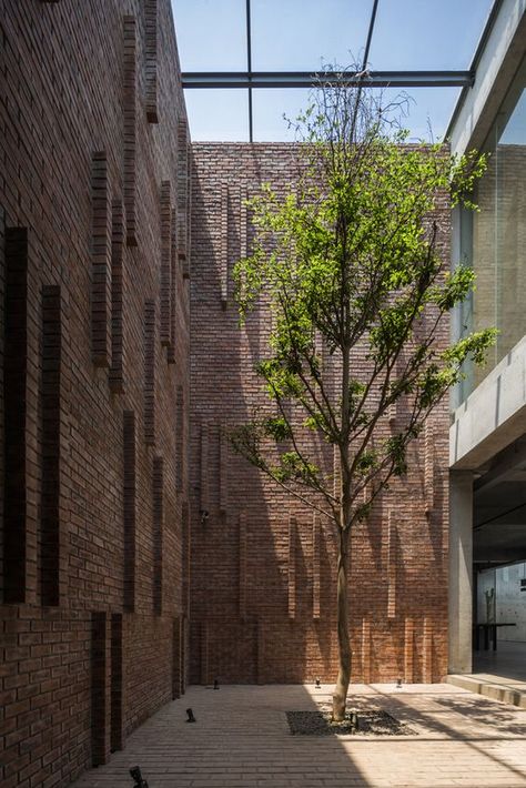 Lingnan Architecture, Wooden Reception Desk, Brick Cafe, Administrative Building, Courtyard Landscape, Factory Architecture, Brick Arch, Concrete Facade, Brick Pattern