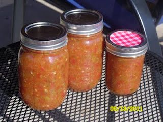 Homemade Salsa for those bumper crop garden tomatoes Tomato Salsa Canning, Tomato Salsa Recipe, Easy Homemade Salsa, Canning Jams, Canned Foods, Tomato Relish, Food Canning, Relish Recipes, Canning Ideas