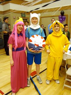 Princess Bubblegum Cosplay, Adventure Time Costume, Dog Wearing Clothes, Halloween Costumes Pictures, Adventure Time Cosplay, Jake The Dog, Halloween Costumes Ideas, Princess Halloween Costume, Princess Dog