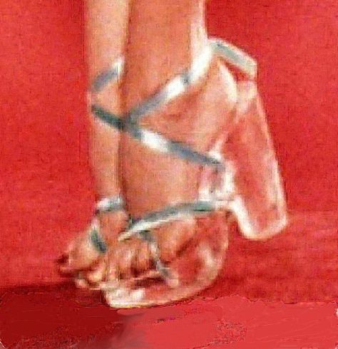 Marilyn Monroes lucite shoes. I'd like a pair!! Lucite Shoes, Marilyn Monroe Shoes, Glass Heels, King Robert, Ochaco Uraraka, Heels Aesthetic, Lucite Heels, Glass Shoes, Vintage Closet