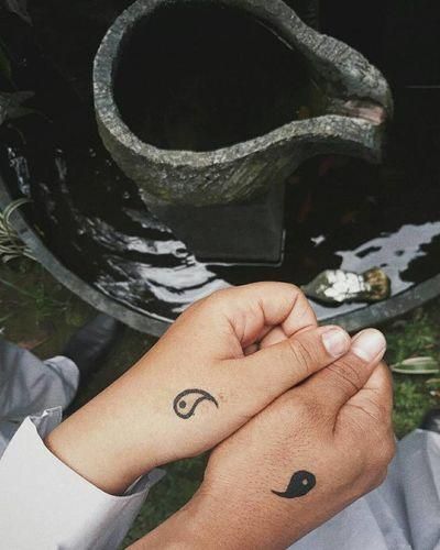 Frida Kahlo Tattoos, Him And Her Tattoos, Tatto Boys, Best Couple Tattoos, Yang Tattoo, Small Couple Tattoos, Cute Couple Tattoos, Tattoos Infinity, Couple Tattoos Unique