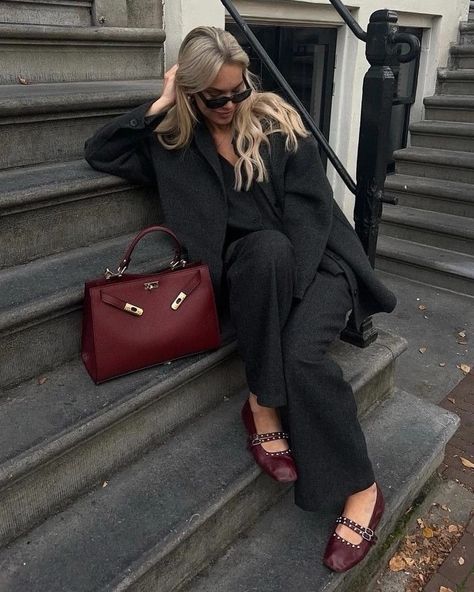 Pop Rocky, Chica Chola, Dinner Outfit Casual, Latina Outfits, Style Désinvolte Chic, Burgundy Outfit, Style Casual Chic, Corporate Outfits, Dinner Outfits