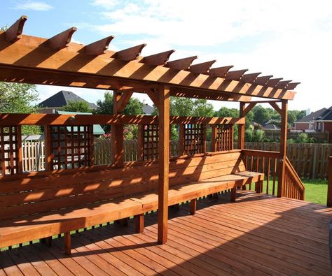 Deck with Built in Bench Seat | This YellaWood deck has a smart design with built-in bench seating ... Pergola Seating, Built In Bench Seating, Artisan Ice Cream, Pinterest Garden, Outdoor Patio Designs, Pergola Garden, Deck Designs Backyard, Deck Designs, Decorating Home