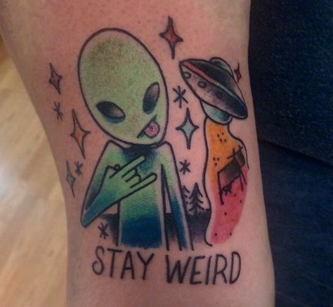 Alien telling you to stay weird! Gotta love a tattoo that gives you a chuckle, the cow abduction in the back is a nice touch. Stay Weird Alien Tattoo, Tattoo Weird, Alien Tattoos, Cow Abduction, Aliens Tattoo, Ghost Orchid, Cats Tattoo, Ufo Tattoo, Alien Tattoo