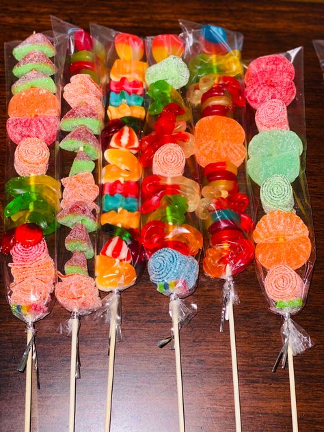 Gummy Sticks, Gummy Sweets, Jelly Sweets, Candy Kabobs, Candy Gift Baskets, Lolly Bags, Book Christmas Gift, Freebies By Mail, Diy Crafts Love