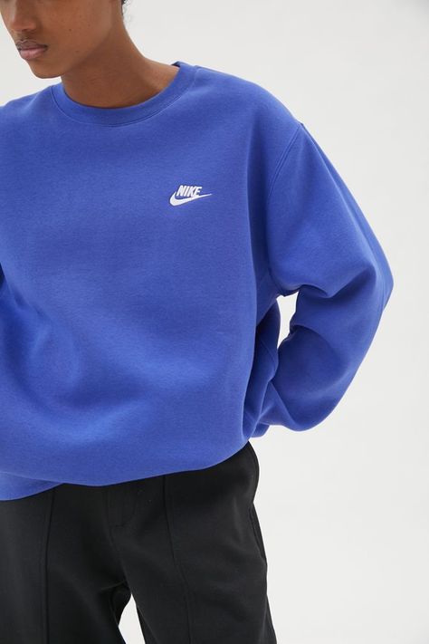 Nike Sweatshirt Outfit, Sneakers Workout, Nike Crew Neck, Nike Crewneck, Golf Clothing, Oversized Crewneck, Sweatshirt Outfit, Trendy Fashion Outfits, Nike Sweatshirts