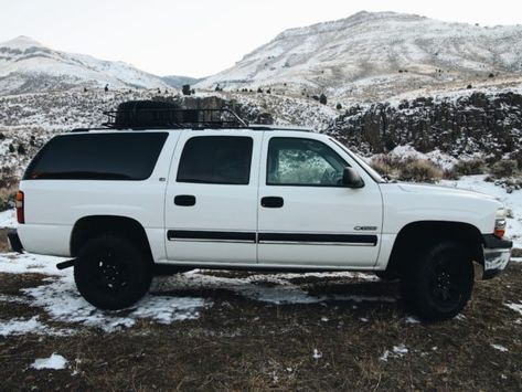 An Amazing Sleeping and Camping Setup in a Chevy Suburban – SUV RVing Tahoe Camping, Suburban Suv, Camping Setup, Alaska Road Trip, Suv Tent, Suv Camper, Car Tent Camping, Stealth Camping, Pickup Truck Accessories