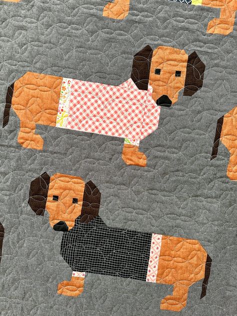 Weiner Dog Quilt Pattern Free, Dachshund Quilt Pattern, Dachshund Quilt Pattern Free, Dachshund Pattern Free, Dog Quilt Patterns Free, Dog Quilt Patterns, Sewing Patterns Free Dog, Dachshund Quilt, Dogs In Sweaters