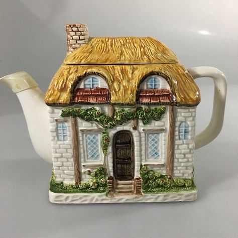 Otagiri English Thatched Roof Ivy Country Cottage Teapot 3 Cup Vintage 24 oz Cottage Teapot, Dinnerware Plates, Thatched Roof, Tattoo Inspo, Serving Piece, Country Cottage, Coffee Pot, Pottery Art, Tea Time