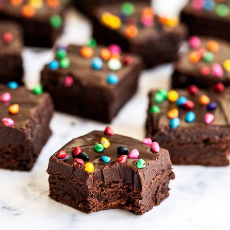 Cosmic Brownies - Handle the Heat Domino Brownies, Ultimate Brownies, Cosmic Brownies, Resep Brownies, Fudge Recipes Chocolate, Handle The Heat, Nutella Brownies, Chewy Brownies, Brownie Toppings