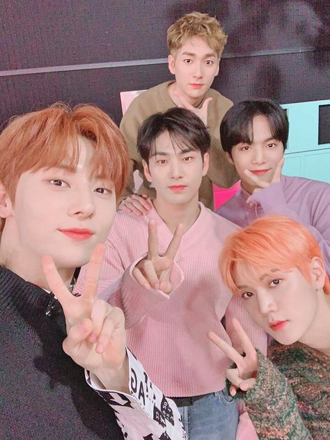 #MINHYUN #REN #BAEKHO #JR #ARON #NUEST Nuest Kpop, Hwang Minhyun, Bts Chibi, Pledis Entertainment, Kpop Groups, K Idols, Pop Group, Shinee, Music Artists