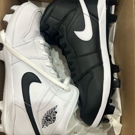 Jordan Baseball Cleats 10.5 White Black Mismatched New Custom Football Cleats, Jordan Cleats, Black And White Jordans, Latest Jordans, Softball Stuff, Softball Cleats, Baseball Stuff, High Top Basketball Shoes, Baseball Gear