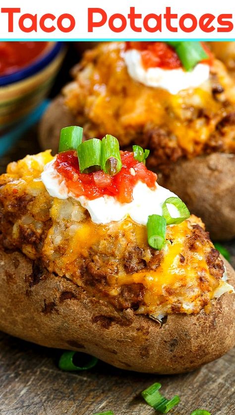 Double Stuffed Taco Potatoes- loaded with ground beef taco filling, cheese and sour cream. Potatoe Filling, Taco Potatoes, Potato Stuffing, Mexican Potatoes, Potatoe Recipes, Jacket Potatoes, Stuffed Baked Potatoes, Hot Potato, Potato Tacos